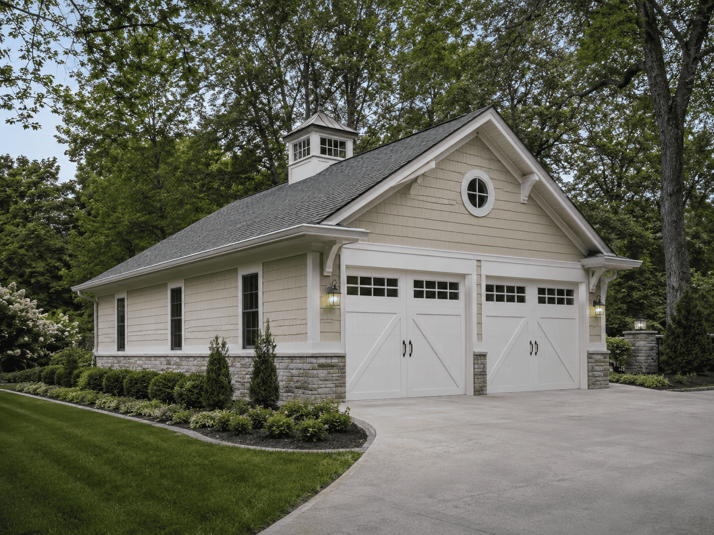 White board and batten siding installation in Benton Harbor, MI